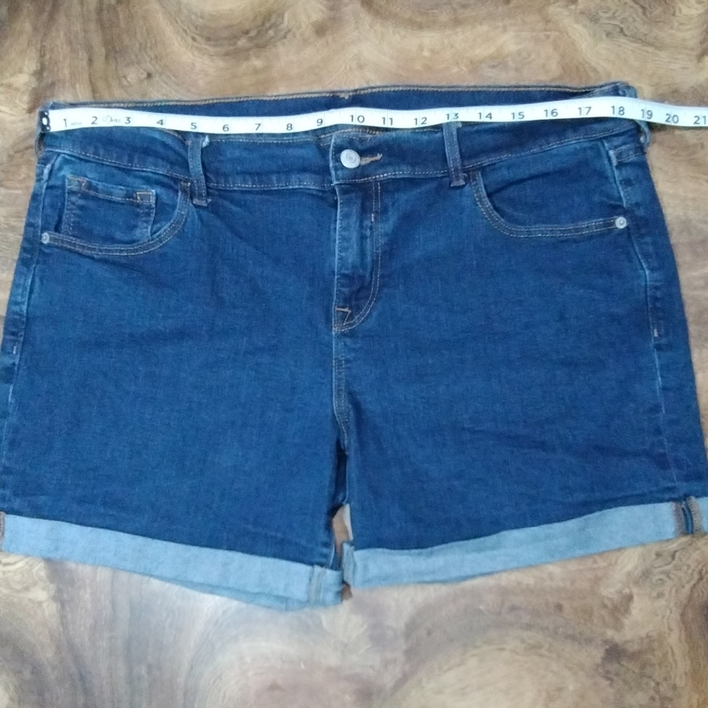 Old Navy Women's Denim Shorts Size (14) Blue color - Picture 3 of 8